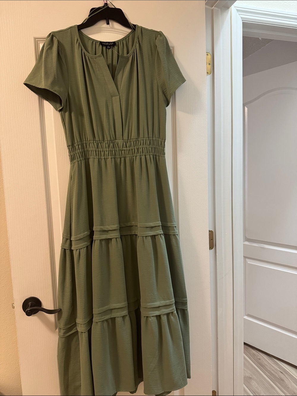 Rachel Zoe Size M Olive Green Tiered Midi Dress